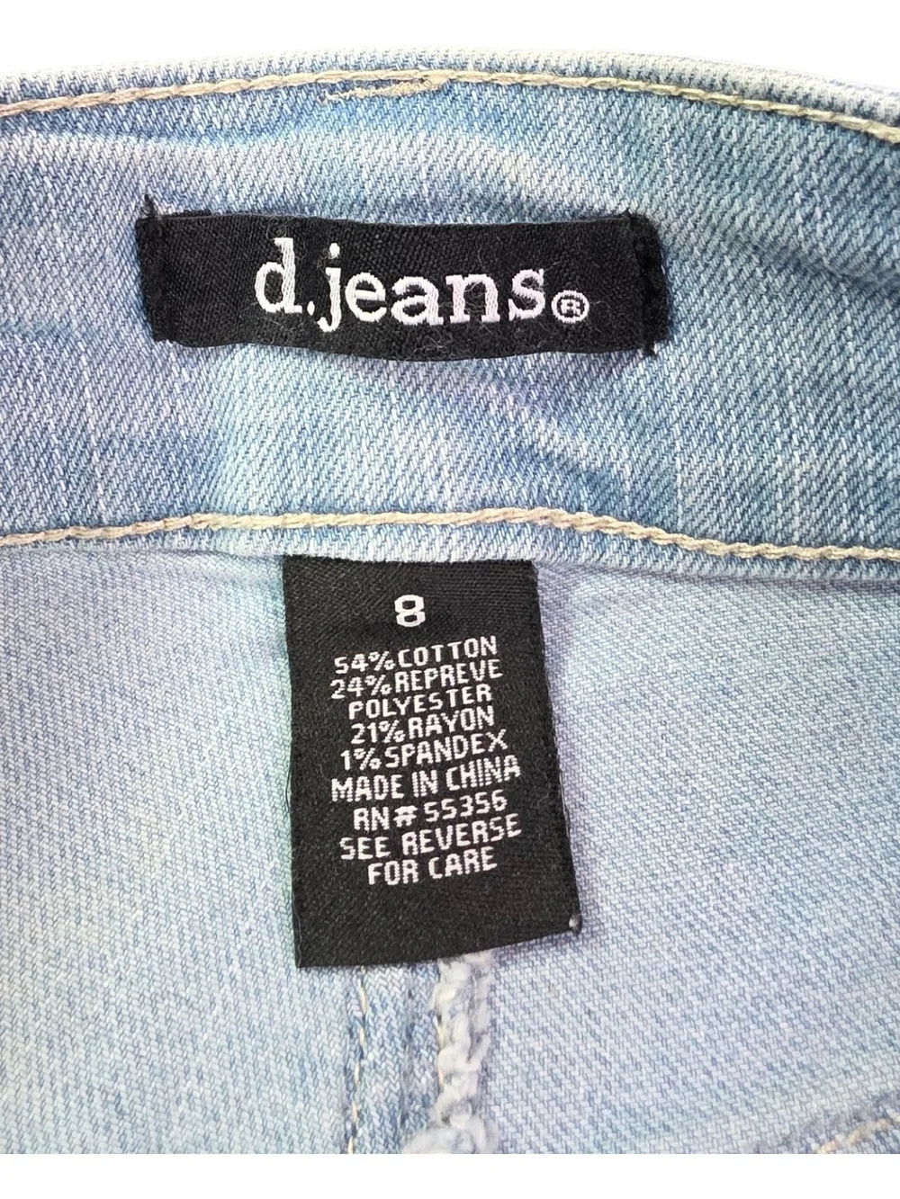 d.jeans Cuffed Denim Shorts Size 8 Light Wash Repreve Eco Friendly Stretch